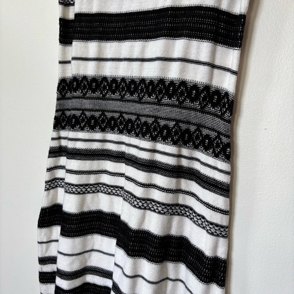 🎉4/30$🎉 Dynamite Black and White Knit Dress Medium - Picture 3 of 5